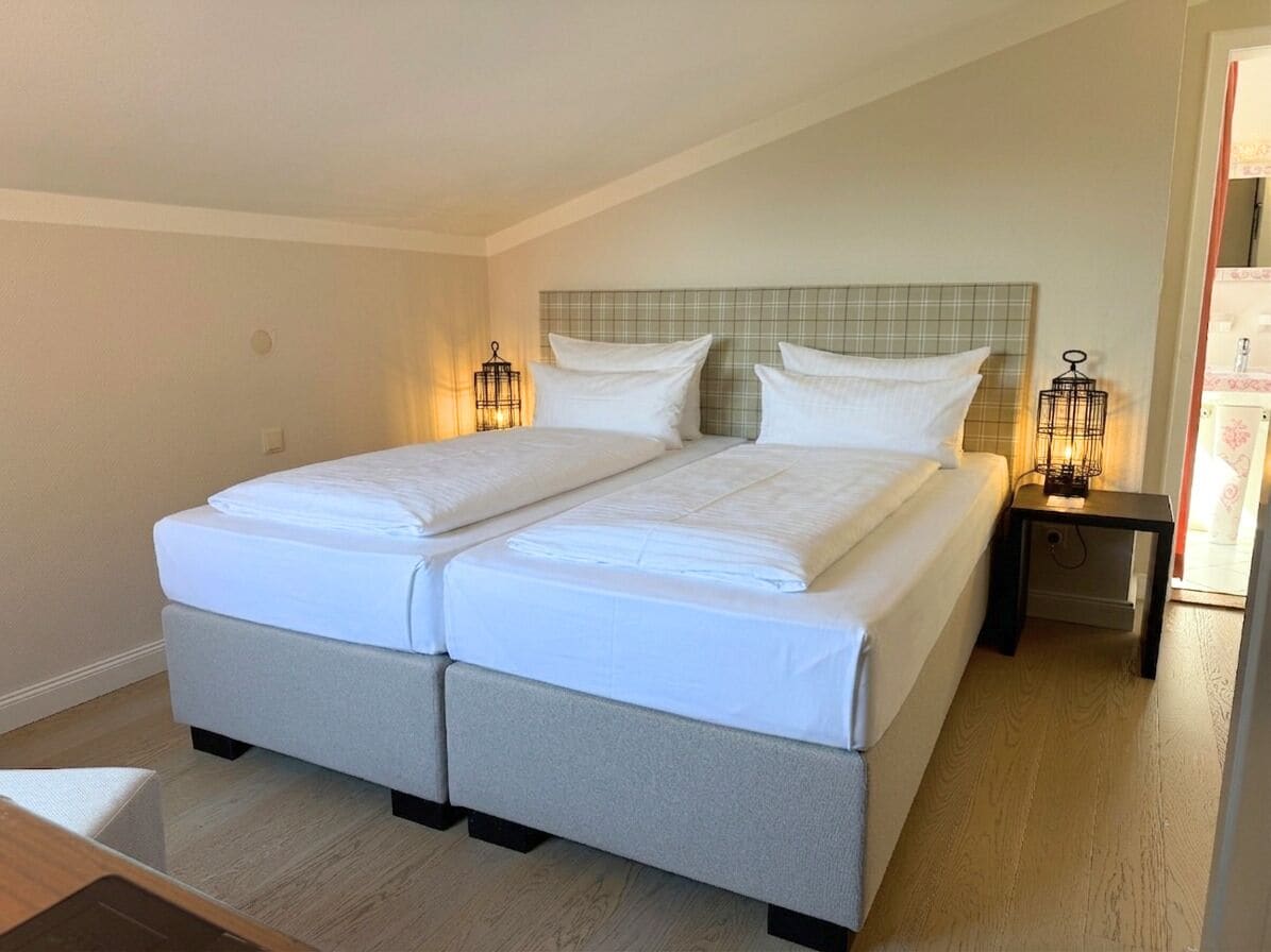 Basic Room | Hypo-allergenic bedding, down duvets, individually decorated