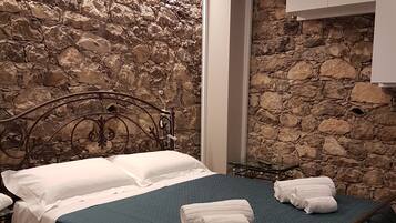 1 quarto, Wi-Fi de cortesia, roupa de cama