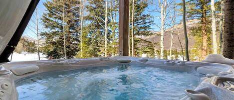 Outdoor spa tub