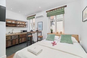 Iron/ironing board, WiFi, bed sheets - Air-conditioned Studio | Just off the Market Square in Wroclaw (Wroclaw)