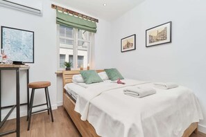 Iron/ironing board, WiFi, bed sheets