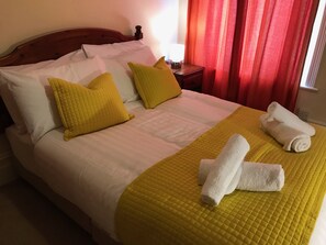 Standard Double Room | Iron/ironing board, free WiFi, bed sheets - Pearl & Pebbles Eastbourne (Eastbourne)