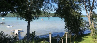 5 bedroom Little Glen Lake home. Close to Glen Arbor & Sleeping Bear Dunes.