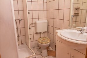 Apartment, 2 Schlafzimmer, Raucher, Terrasse | Badezimmer