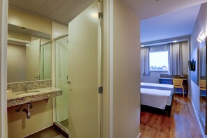 Standard Room, 2 Single Beds | 1 bedroom, minibar, desk, laptop workspace - Fit Transamerica Lucas do Rio Verde (Lucas do Rio Verde)