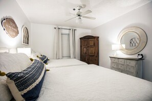 2 bedrooms, iron/ironing board, free WiFi, bed sheets - Hidden Gem of the sea! 2 bedroom 1 bath Across the street from the beach! (Panama City Beach)