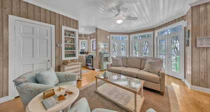 Seaside "Frose Rose" | 2 BR | Sleeps 6 | Private | Steps to Beach!