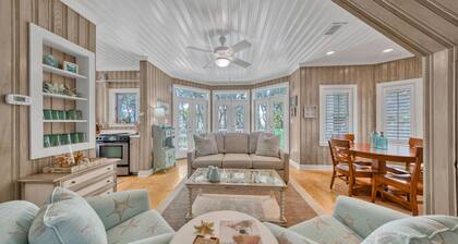 Seaside "Frose Rose" | 2 BR | Sleeps 6 | Private | Steps to Beach!