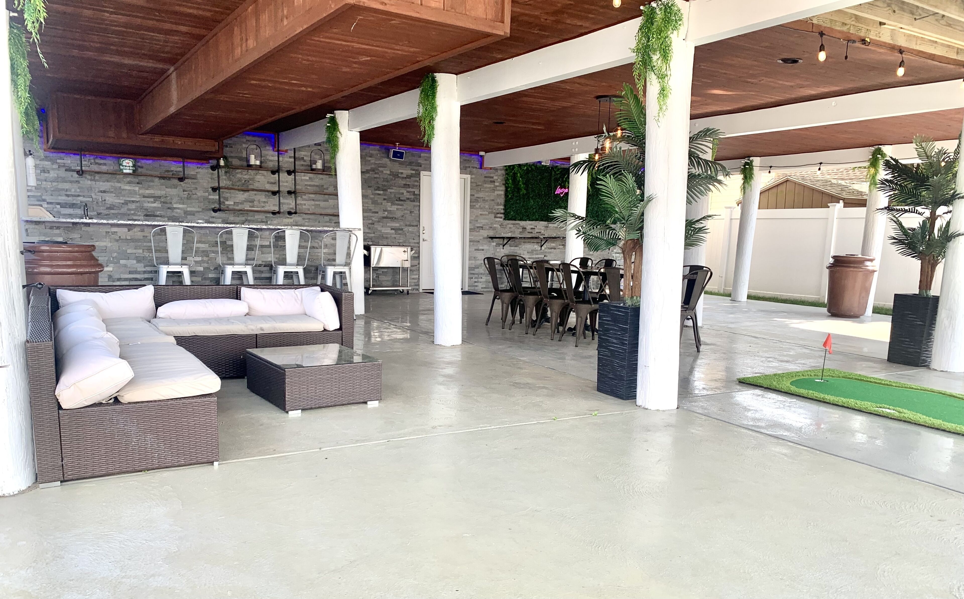 Outdoor dining