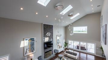 Smart TV, fireplace, DVD player, stereo