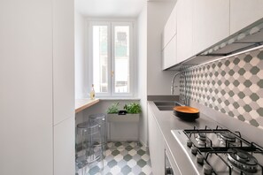 Fridge, microwave, oven, stovetop