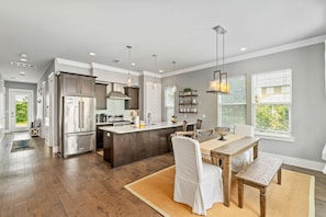 Fridge, microwave, oven, stovetop - Golf Cart ~ Private Pool ~ Near Beach ~ Grill (Santa Rosa Beach)