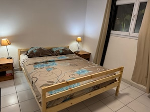 1 chambre, fer et planche à repasser, Wi-Fi gratuit, draps fournis