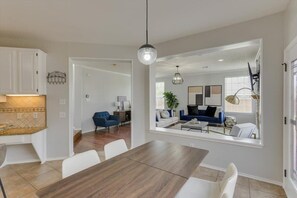 Interior - Amazing Modern Spacious Home with Pool (Rowlett)