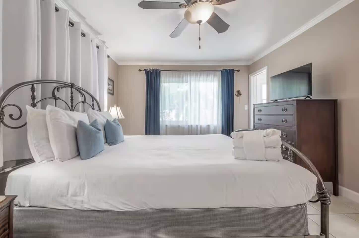 2 slaapkamers, een strijkplank/strijkijzer, wifi, beddengoed