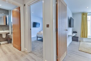1 bedroom, iron/ironing board, travel cot, free WiFi
