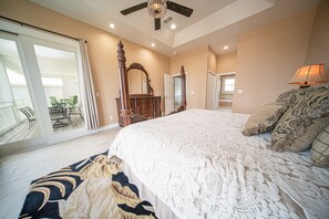 4 bedrooms, iron/ironing board, free WiFi, bed sheets