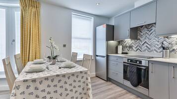 KylskÄp, mikrovÄgsugn, ugn och spishÀll