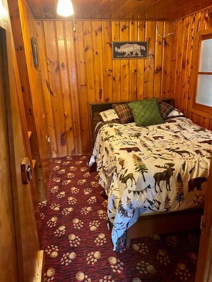 3 bedrooms, free WiFi, bed sheets, wheelchair access