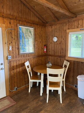 Dining - Alden Sunset Cabin (Alden)