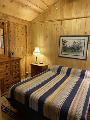 2 bedrooms, desk, free WiFi, bed sheets - Alden Sunset Cabin (Alden)