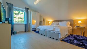 5 habitaciones, tabla de planchar con plancha, wifi y ropa de cama