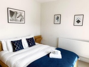 2 dormitorios, tabla de planchar con plancha, wifi y ropa de cama