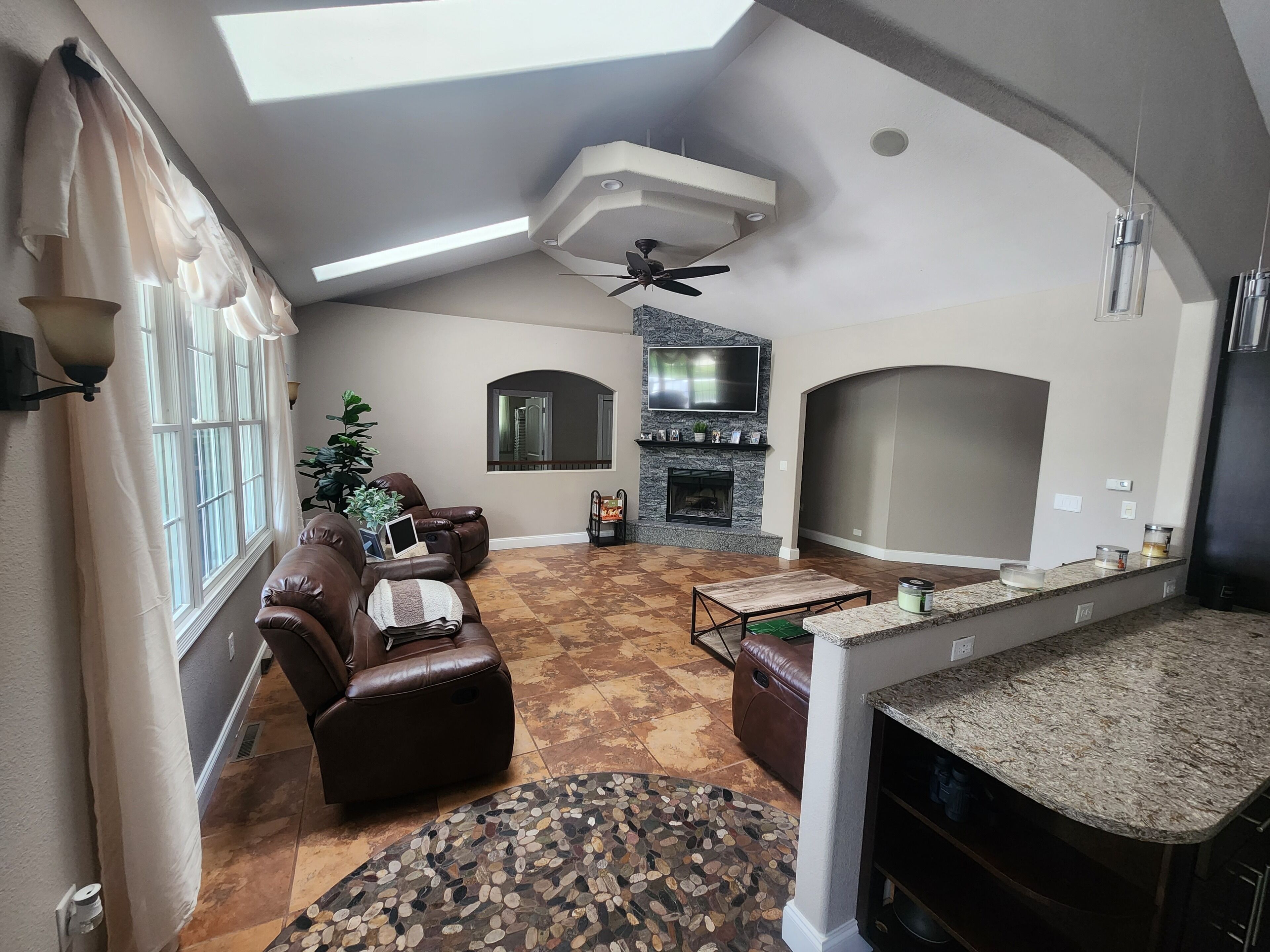 智能电视、壁炉