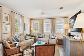 Televisión y oficina 