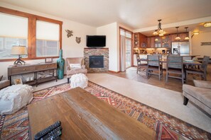 TV, fireplace