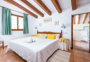 2 bedrooms, iron/ironing board, WiFi, bed sheets - Villa Roig Petit - located in Pollensa countryside (Mallorca)