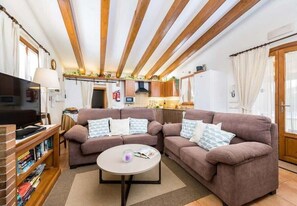 Fernseher, DVD-Player, Stereoanlage