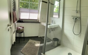 Shower, hair dryer, towels, soap - In the heart of the Reinhardswald (Hofgeismar)