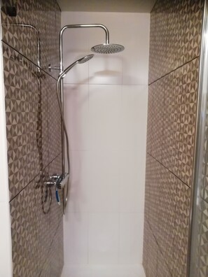 Shower, hair dryer, toilet paper - Sunny studio in the center of Blankenberge nearby the beach. (Blankenberge)