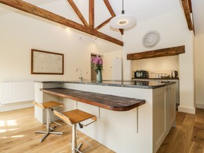 Småhus | Eget kjøkken | Kjøleskap, oppvaskmaskin og kjøkkenutstyr