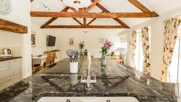 Cottage | Private kitchen | Fridge, dishwasher, cookware/dishes/utensils
