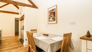 Cottage | Private kitchen | Fridge, microwave, dishwasher, cookware/dishes/utensils