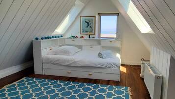4 slaapkamers, een strijkplank/strijkijzer, gratis wifi, beddengoed