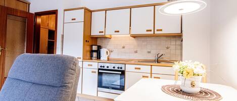 Fridge, microwave, oven, coffee/tea maker