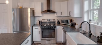 5 Bedrooms, Movie Theater, Game Room, Water Toys, Beach, With Great Location! 