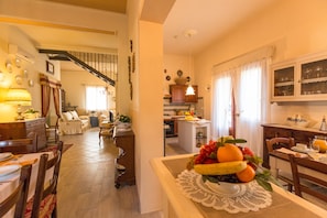 Elite-Villa, 4 Schlafzimmer | Eigene Küche | Großer Kühlschrank, Mikrowelle, Ofen, Herdplatte