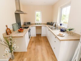 Casa de campo | Cocina privada | Frigorífico, hervidor eléctrico y utensilios de cocina