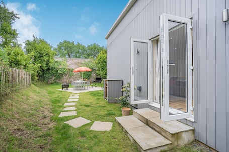 Cottage | Property grounds