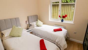 Cottage | 2 bedrooms, individually decorated, individually furnished, free WiFi