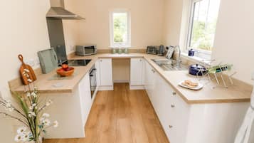 Cottage | Bếp riêng | Tủ lạnh, dụng cụ nấu nướng/bát dĩa/dao nĩa
