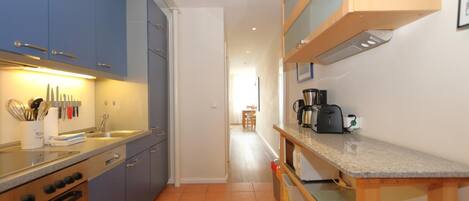 Fridge, oven, coffee/tea maker, toaster