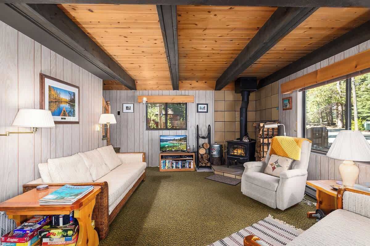 Smart TV, fireplace, DVD player, books