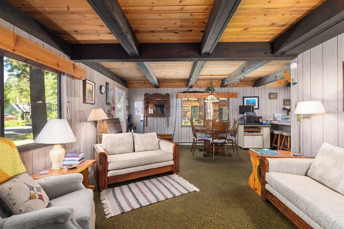 Smart TV, fireplace, DVD player, books