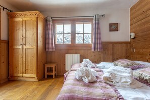 5 bedrooms, iron/ironing board, free WiFi, bed sheets