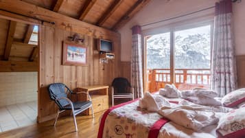 5 bedrooms, iron/ironing board, free WiFi, bed sheets